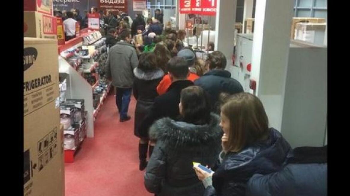 Δείτε φωτό: Αδειασαν τα πολυκαταστήματα οι Ρώσοι 