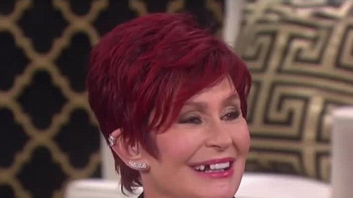  Sharon Osbourne: Της έφυγε το δόντι στον αέρα τηλεοπτικής εκπομπής