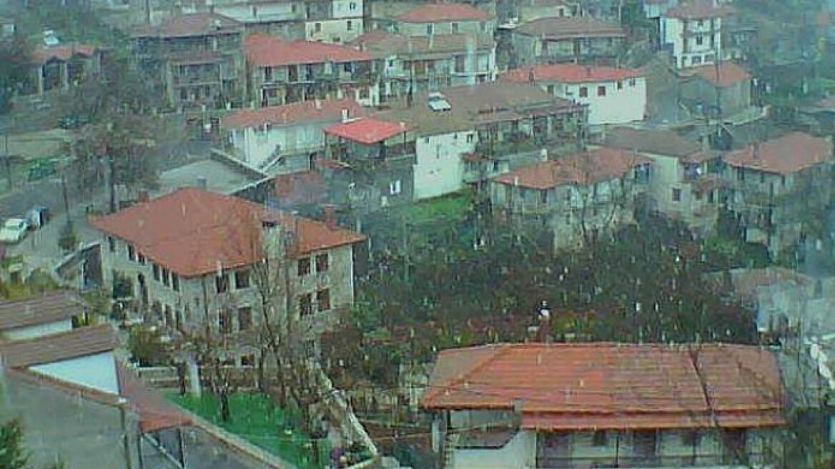 Χιονίζει στην ορεινή Πελοπόννησο - Ανοίγει το χιονοδρομικό