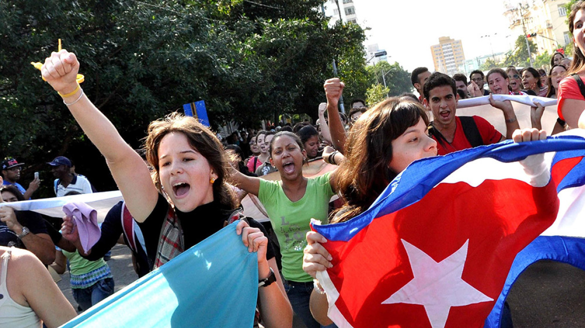 Νέα σελίδα στην ιστορία: ΗΠΑ - Κούβα αποκαθιστούν διπλωματικές σχέσεις 