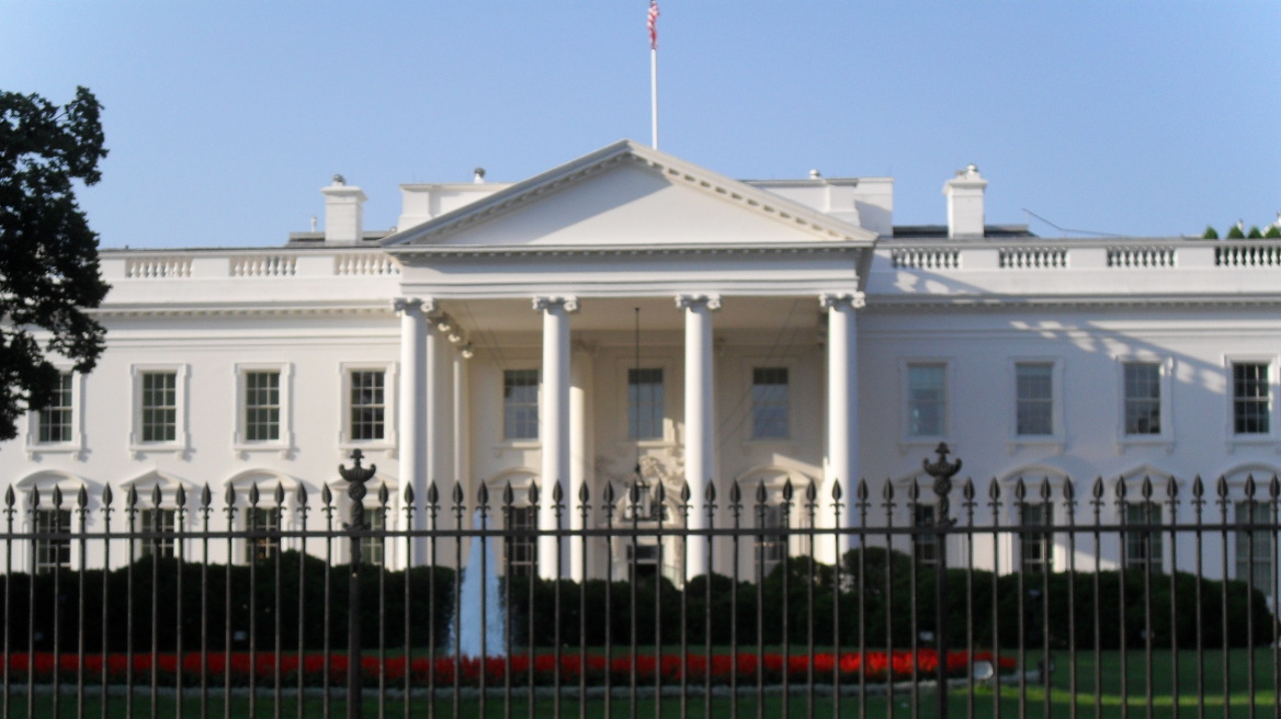 ΗΠΑ: Ανάγκη για νέο... φράχτη στο Λευκό Οίκο «βλέπει» η Επιτροπή για τις μυστικές υπηρεσίες