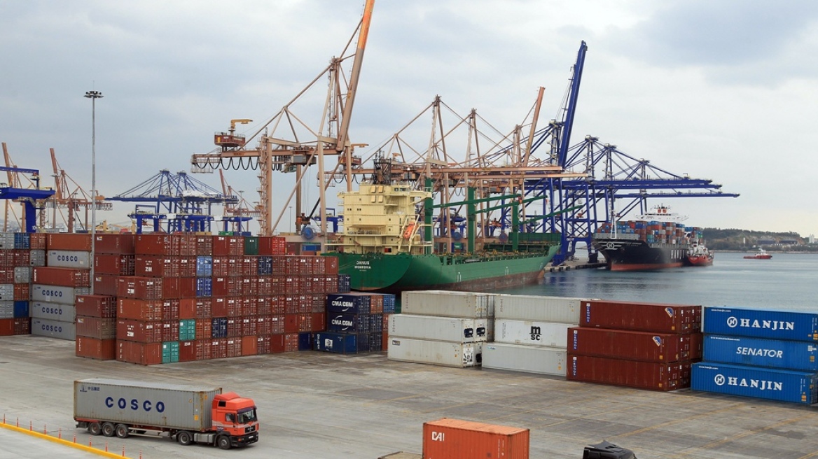 Υπερψηφίστηκε η τροπολογία για νέες επενδύσεις της COSCO στο λιμάνι Πειραιά