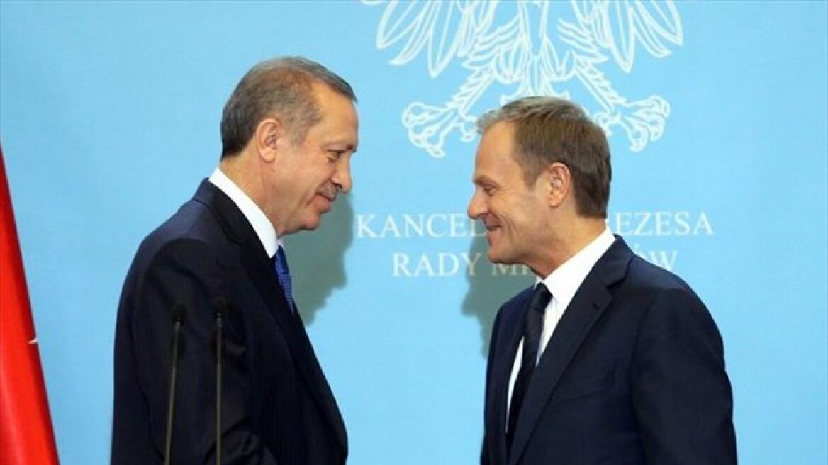 Στο τηλέφωνο ο προεδρεύων της ΕΕ Τουσκ με τον Ταγίπ Ερντογάν