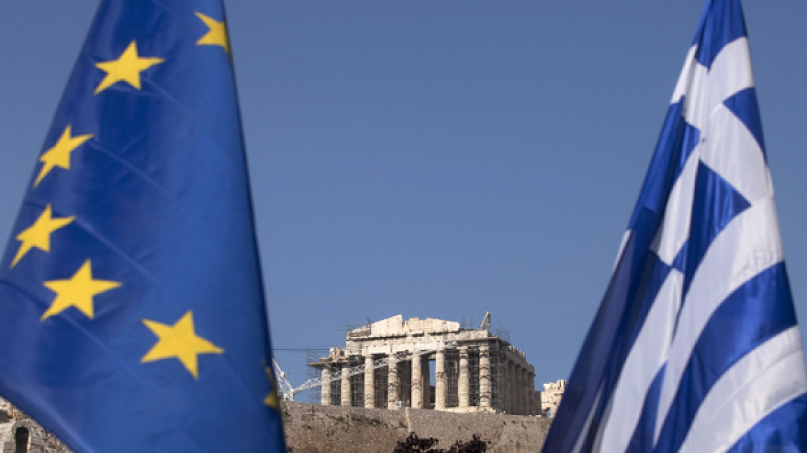 Αμερικανός καθηγητής: Μόνη λύση για την Ελλάδα η αποπληρωμή του χρέους σε 100 χρόνια