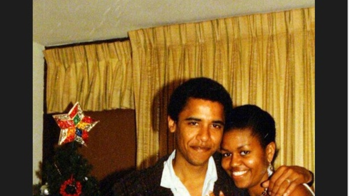 Δείτε το ζεύγος Ομπάμα δίπλα στο Χριστουγεννιάτικο δέντρο, πολλά χρόνια πριν...