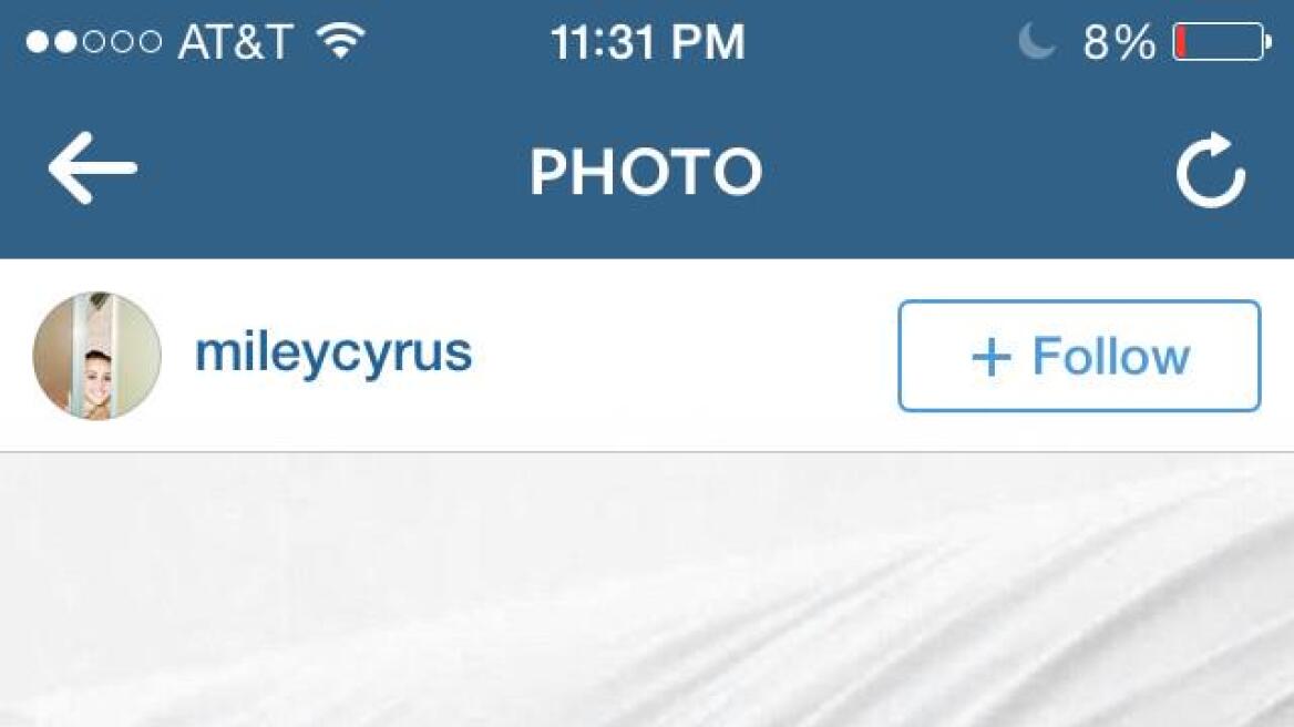 Miley Cyrus: Δείτε την τόπλες φωτογραφία της που "έφαγε" η λογοκρισία