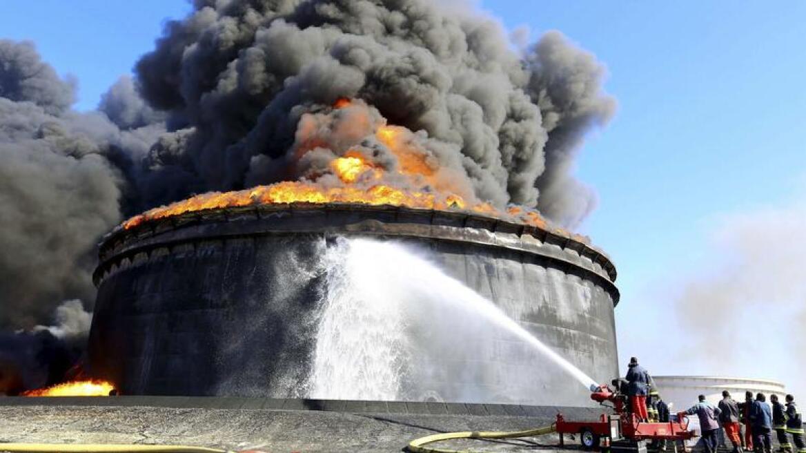 Λιβύη: Αμερικανική βοήθεια για να σβήσουν οι πυρκαγιές στις μεγάλες δεξαμενές πετρελαίου 