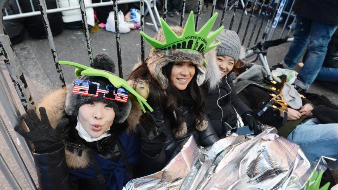 Ταξίδεψαν 30 ώρες από την Ιαπωνία για να προλάβουν την πρωτοχρονιά στη Νέα Υόρκη