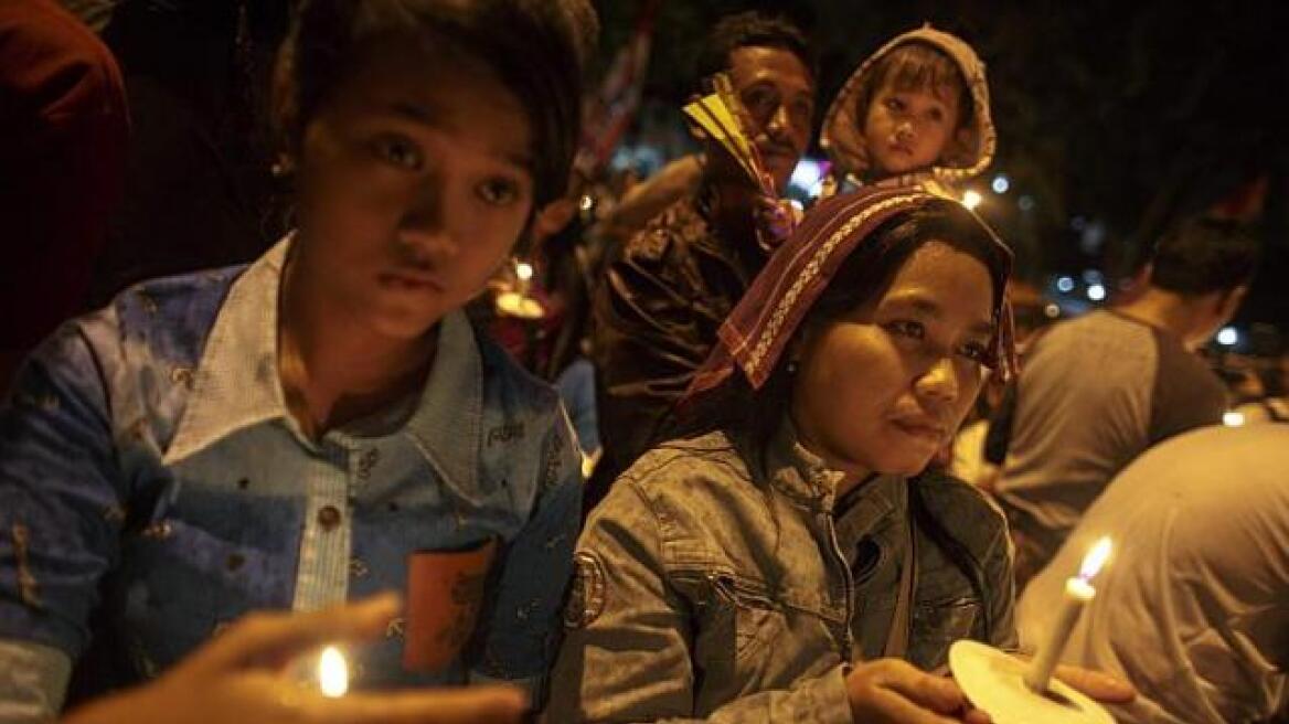 AirAsia: Εκδίωξαν τους συγγενείς των θυμάτων από το ξενοδοχείο 