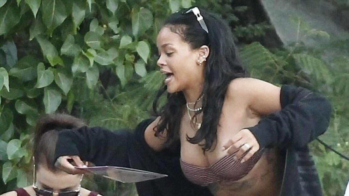 Rihanna: Με μπικίνι στην παραλία μετά το πρωτοχρονιάτικο πάρτι του P. Diddy
