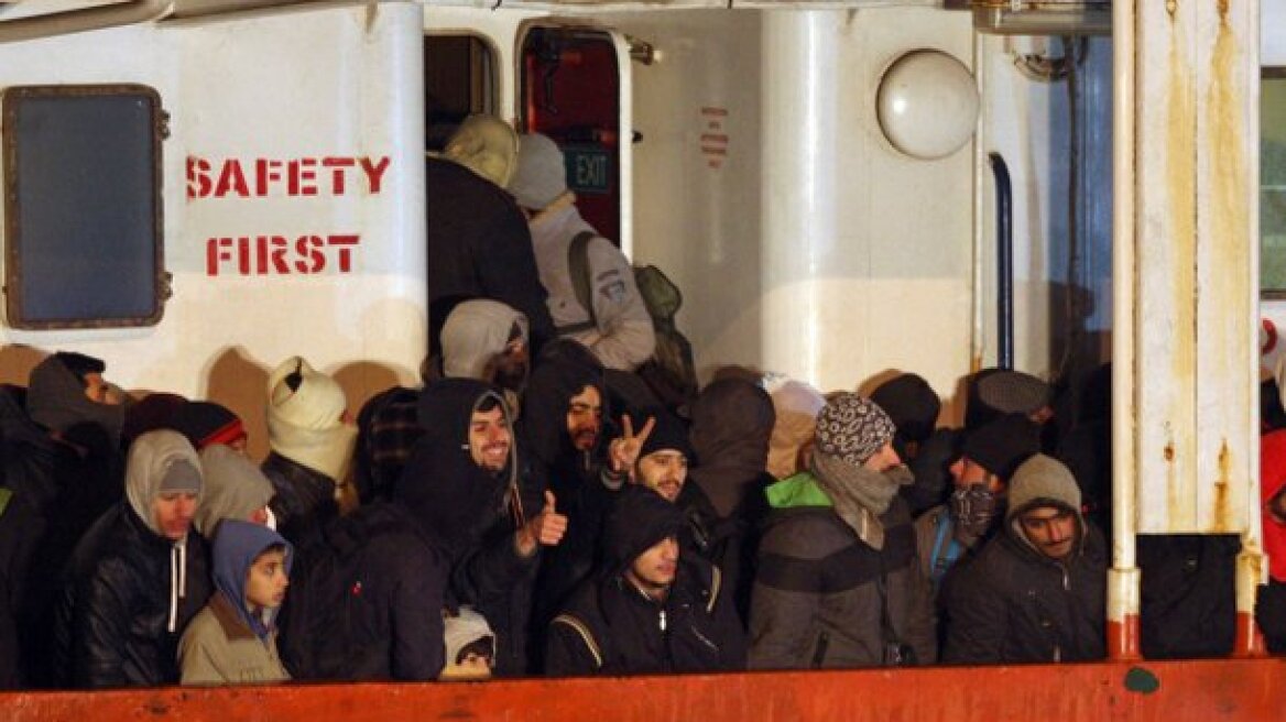 Ιταλία: Από 4.000 ως 8.000 δολάρια πλήρωσαν στους δουλέμπορους οι 360 μετανάστες 