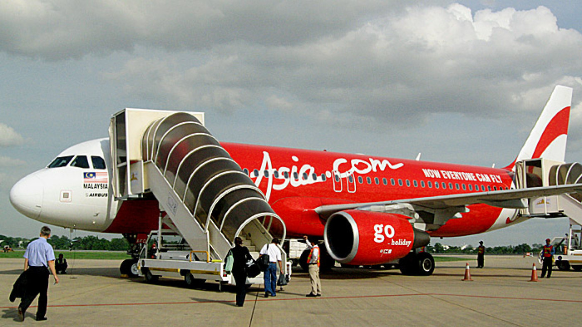 Πρόβλημα στον κινητήρα αεροσκάφους της AirAsia πριν την απογείωση 