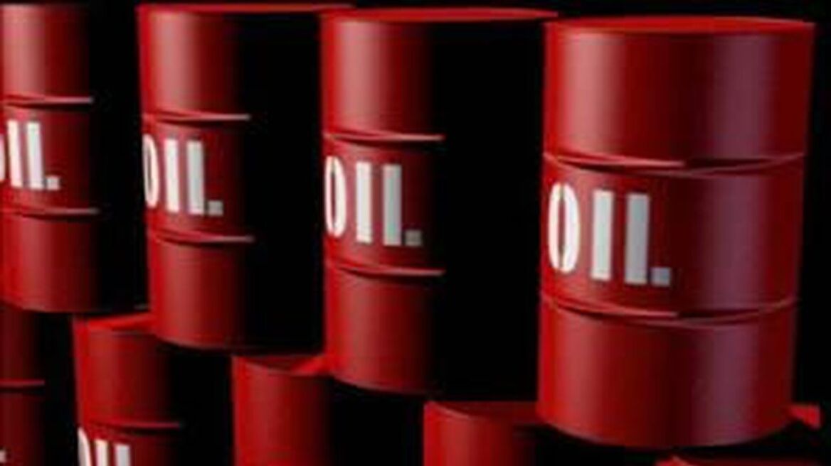 Nέο χαμηλό πενταετίας στην τιμή του πετρελαίου: Υποχώρησε στα 55,25 δολάρια το βαρέλι 