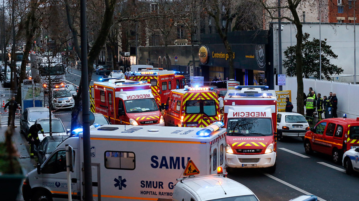 Χτυπήματα σε όλη τη Γαλλία - Νεκρή μία αστυνομικός από πισώπλατα πυρά