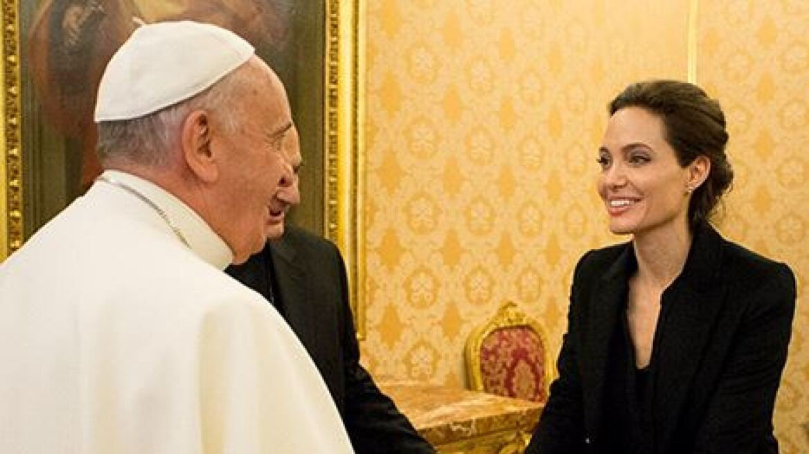 Με τον Πάπα Φραγκίσκο συναντήθηκε η Αντζελίνα Τζολί