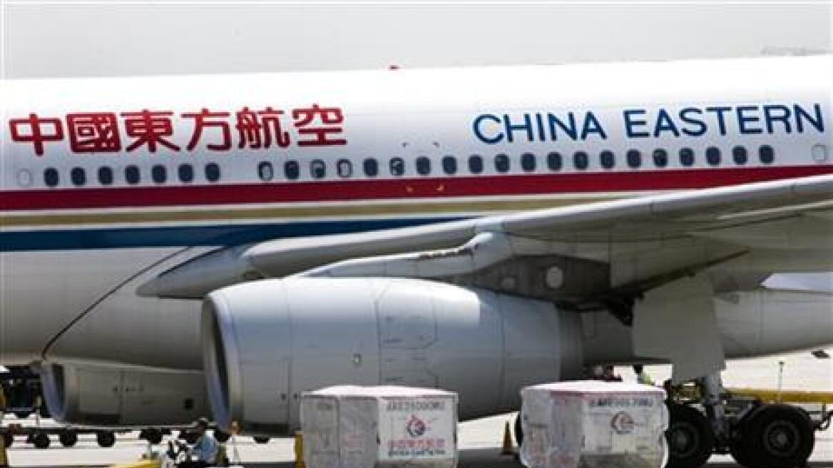 Κίνα: Άνοιξαν τις εξόδους κινδύνου σε αεροσκάφος που καθυστερούσε να απογειωθεί