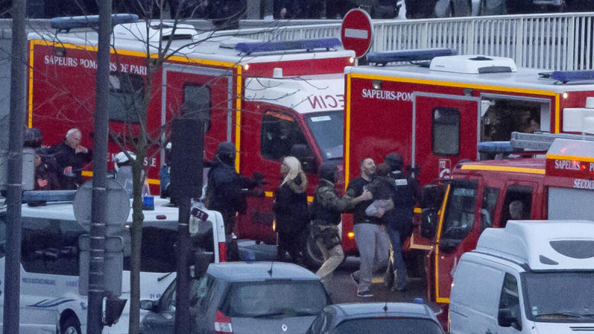 Γαλλία: Καταδικάζει τις πράξεις του δράστη της ομηρίας στο παντοπωλείο η οικογένειά του