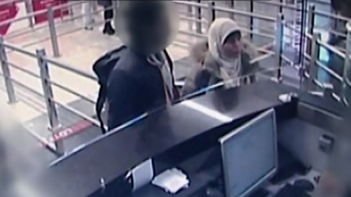 Βίντεο: Η σύντροφος του Κουλιμπαλί στο αεροδρόμιο της Κωνσταντινούπολης