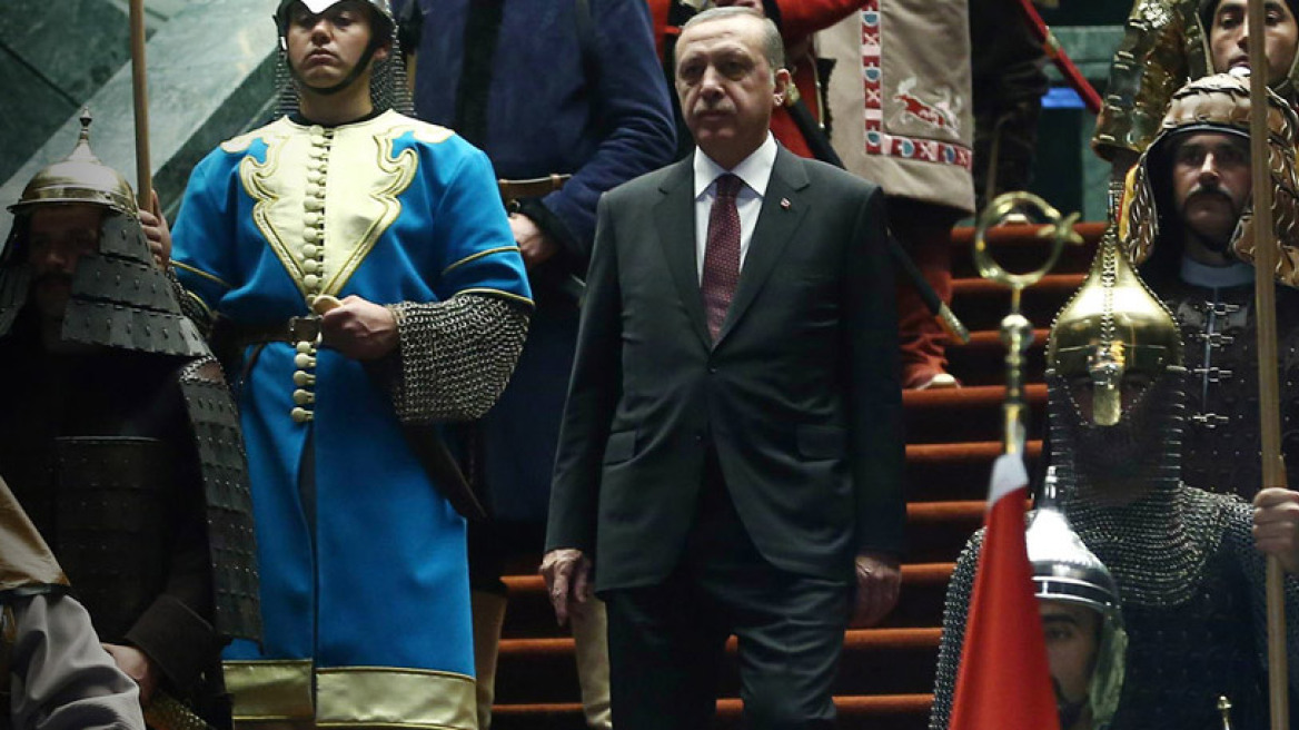 Ερντογάν ο... μεγαλοπρεπής και η στρατιά των οθωμανών φρουρών