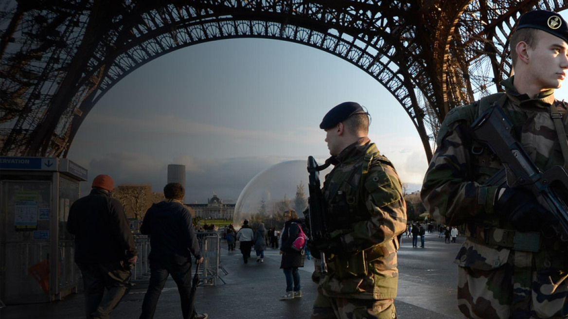 Γαλλία: 10.000 στρατιωτικοί στους δρόμους!