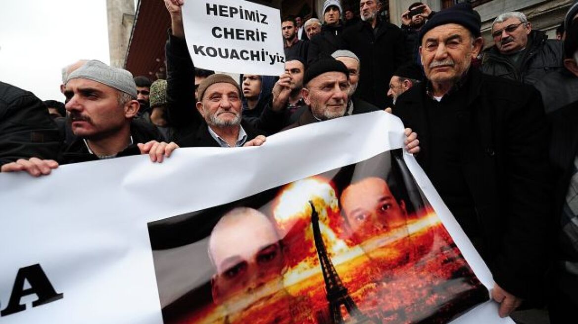 Κωνσταντινούπολη: Αντι-διαδήλωση φανατικών μουσουλμάνων για το Charlie Hebdo