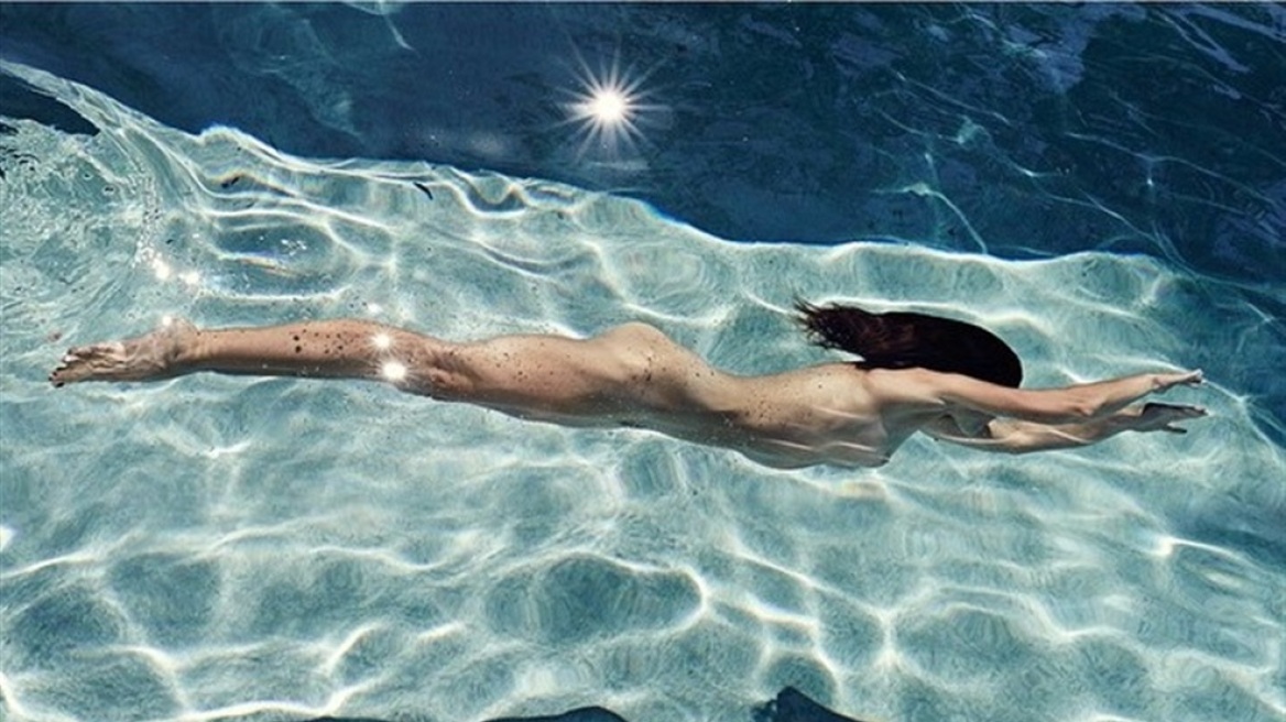 Η γυμνή, υποβρύχια φωτογράφιση της Hilary Swank