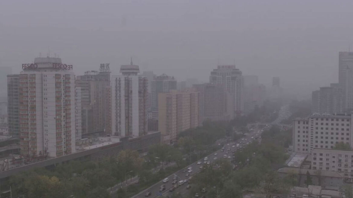 Βίντεο δείχνει πόσο άσχημη είναι η μόλυνση της ατμόσφαιρας στο Πεκίνο