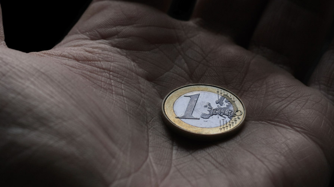 Σε χαμηλό 11 ετών το ευρώ μετά τη νίκη του ΣΥΡΙΖΑ