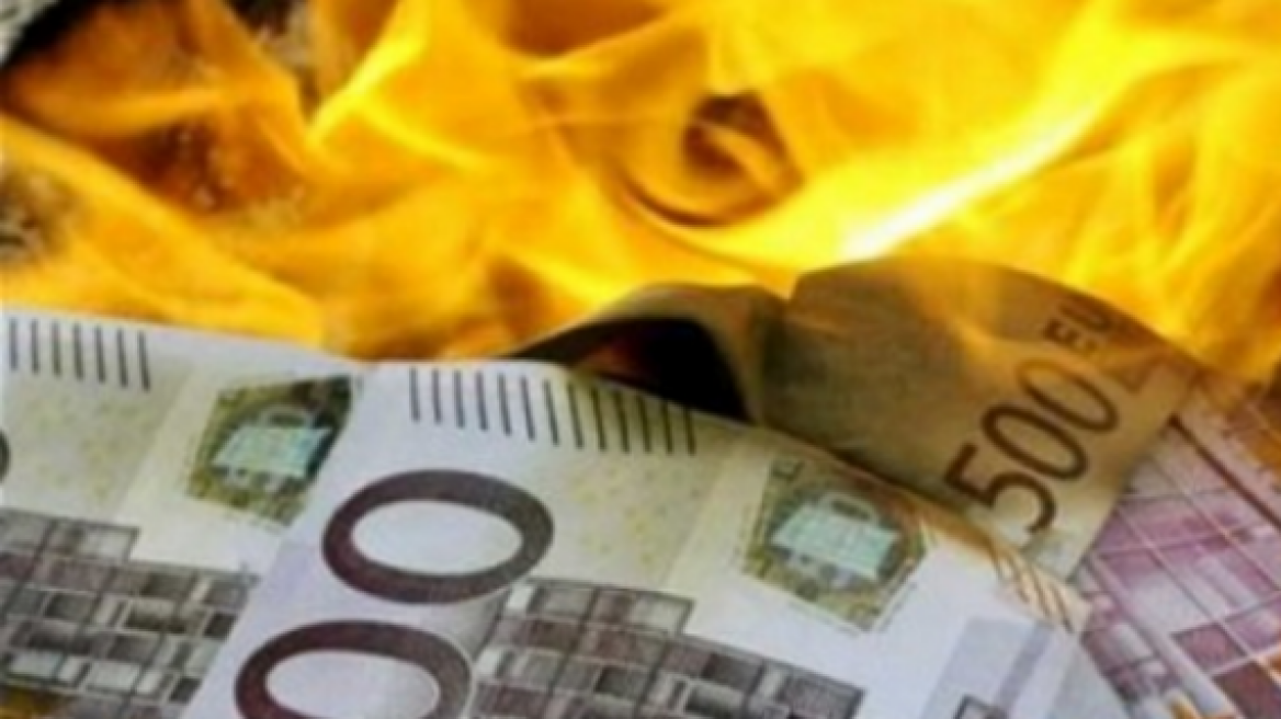 Τρίκαλα: Εκαψε κατά λάθος τις οικονομίες του εγγονού της!