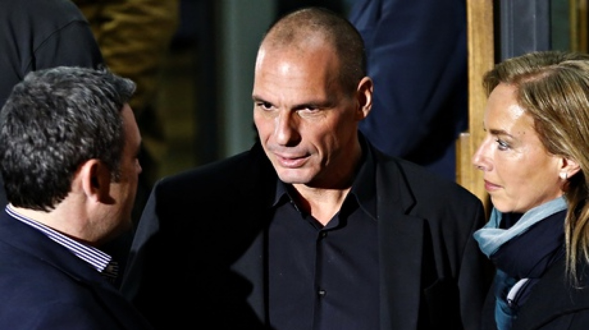Guardian: Σύρραξη Ελλάδας - Ευρωζώνης με υπουργό Οικονομικών τον Βαρουφάκη;