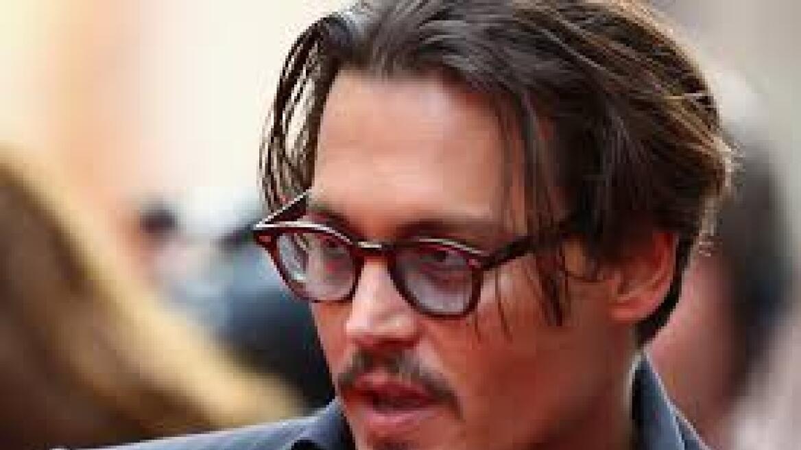«Μα τι έχει πάθει ο Johnny Depp;» αναρωτιούνται οι κριτικοί κινηματογράφου