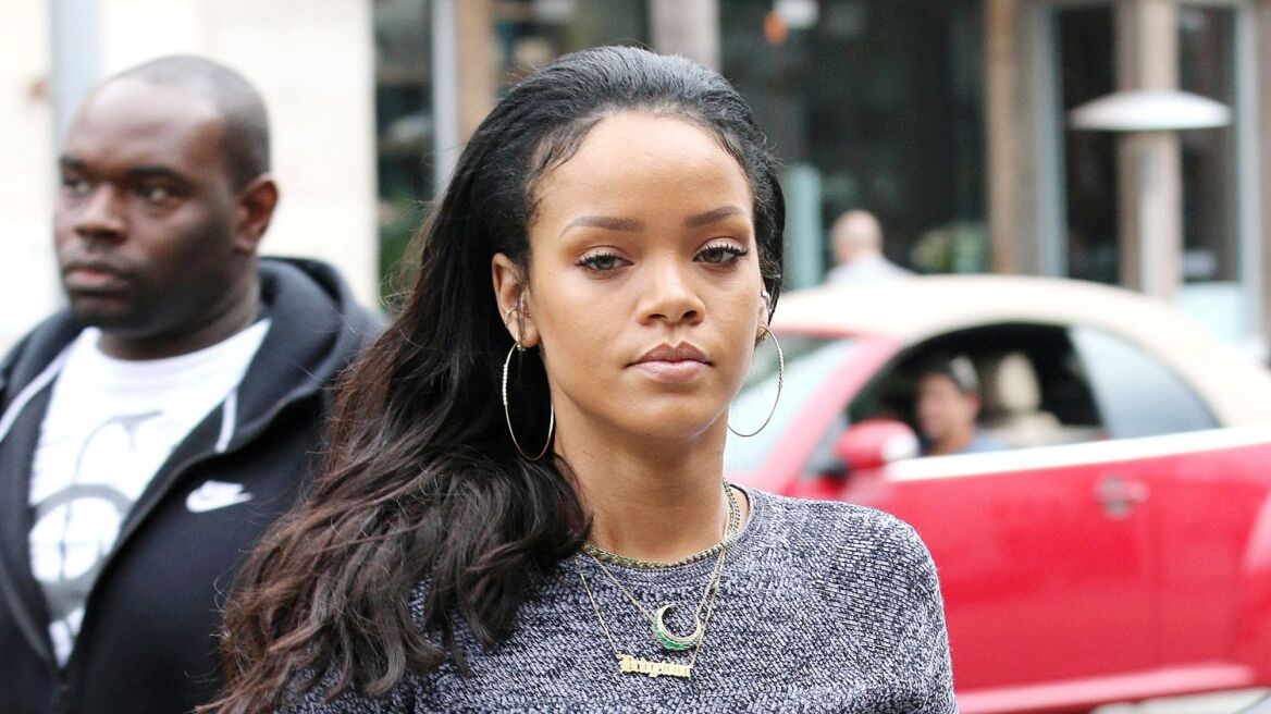 Rihanna: Μια εμφάνιση που κοστίζει 8,5 χιλιάδες ευρώ