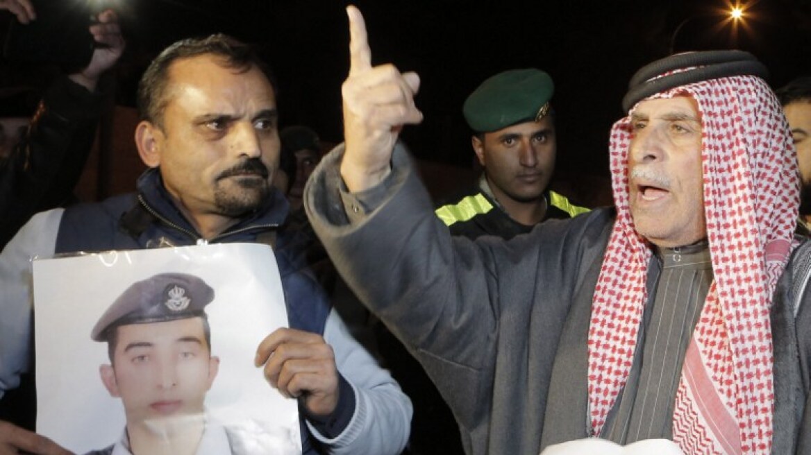Τζιχαντιστές: Με νέο μήνυμα απειλούν να εκτελέσουν τον Ιορδανό πιλότο
