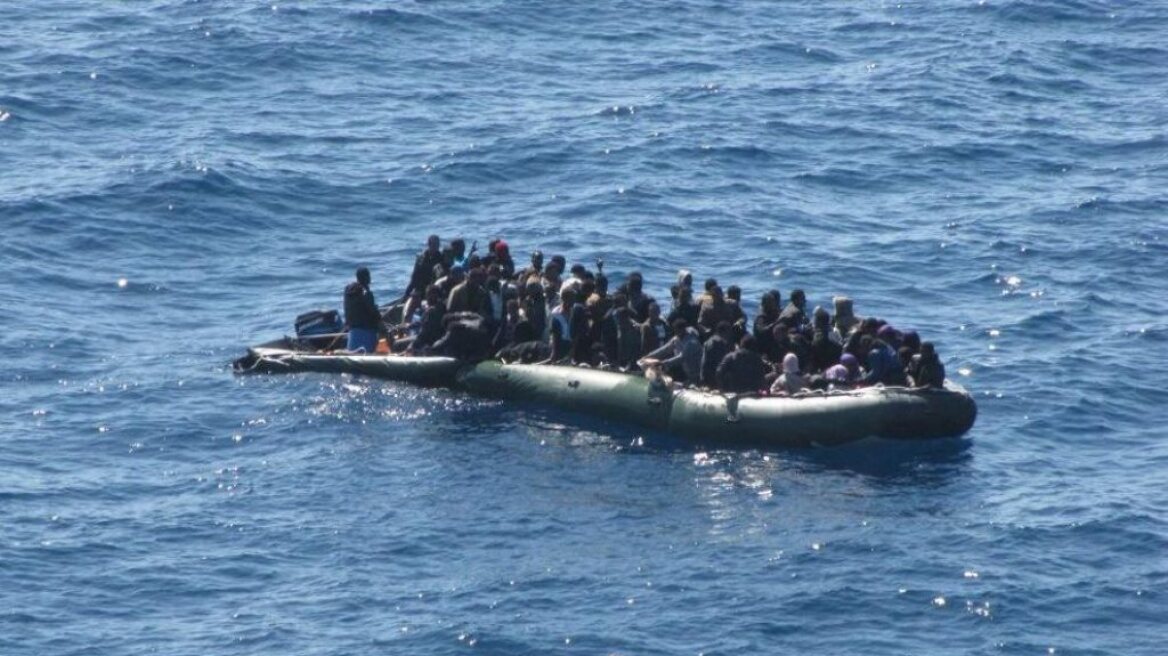 Το Λιμενικό περισυνέλεξε 26 λαθρομετανάστες που ναυάγησαν ανοιχτά της Μυτιλήνης
