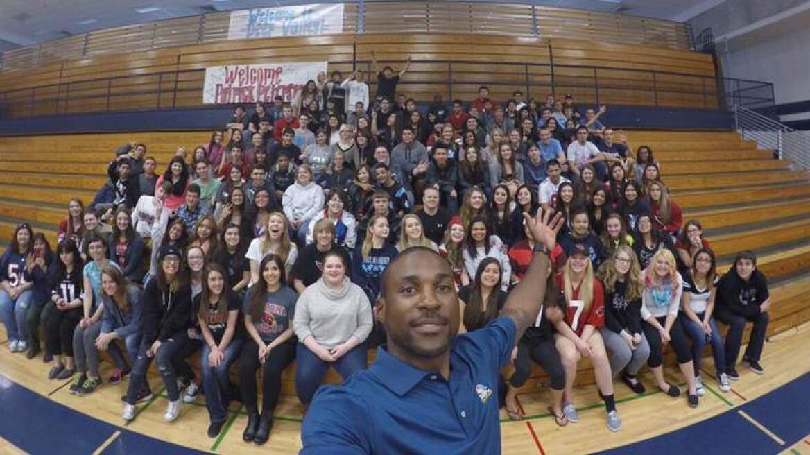 Αστέρας του NFL έσπασε το Ρεκόρ Γκίνες για τις περισσότερες selfie σε μια ώρα