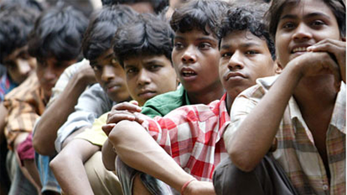 Ινδία: Παιδιά-σκλάβοι κάτω των έξι ετών «εργάζονταν» 16 ώρες για να φτιάχνουν βραχιόλια