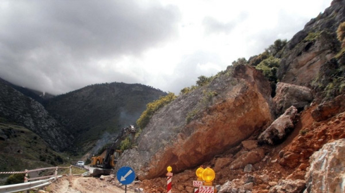 Γεωλόγοι μεταβαίνουν στα Καλάβρυτα για αυτοψία στο χωριό Πλάκα