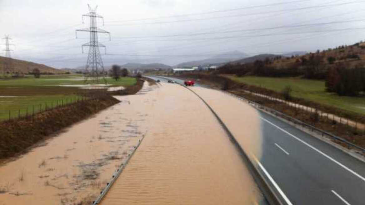 Κοζάνη: Κλειστή η Εγνατία Οδός - Πλημμύρισε λόγω της έντονης βροχόπτωσης