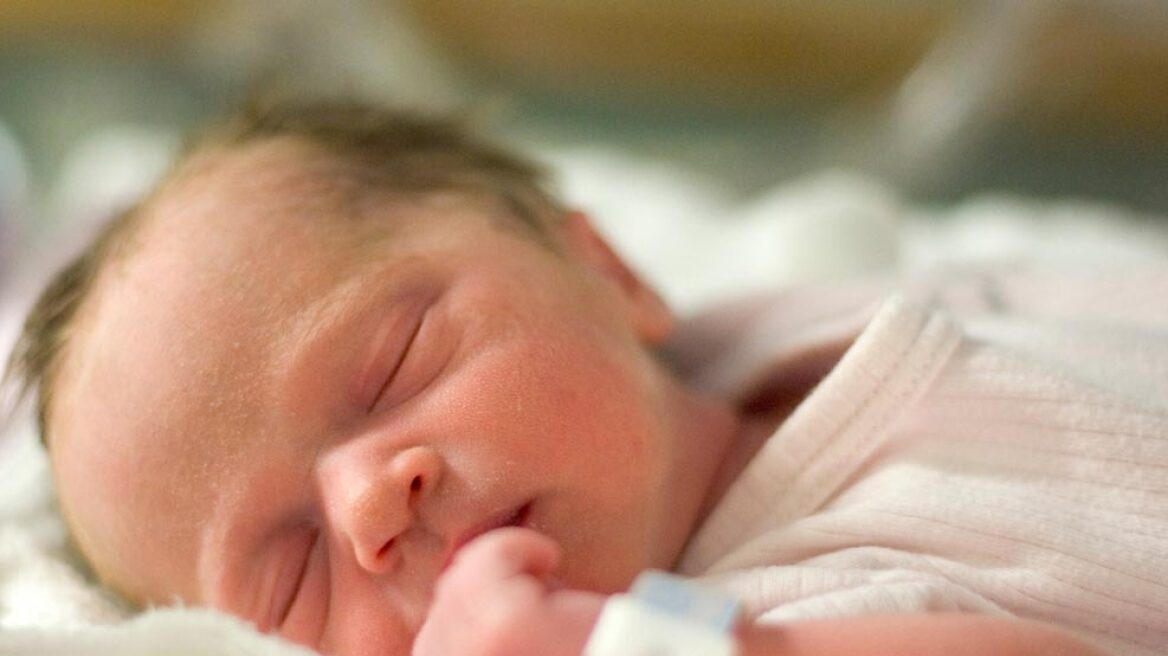 Βρετανία: Νόμιμη η γέννηση παιδιών με τρεις γονείς