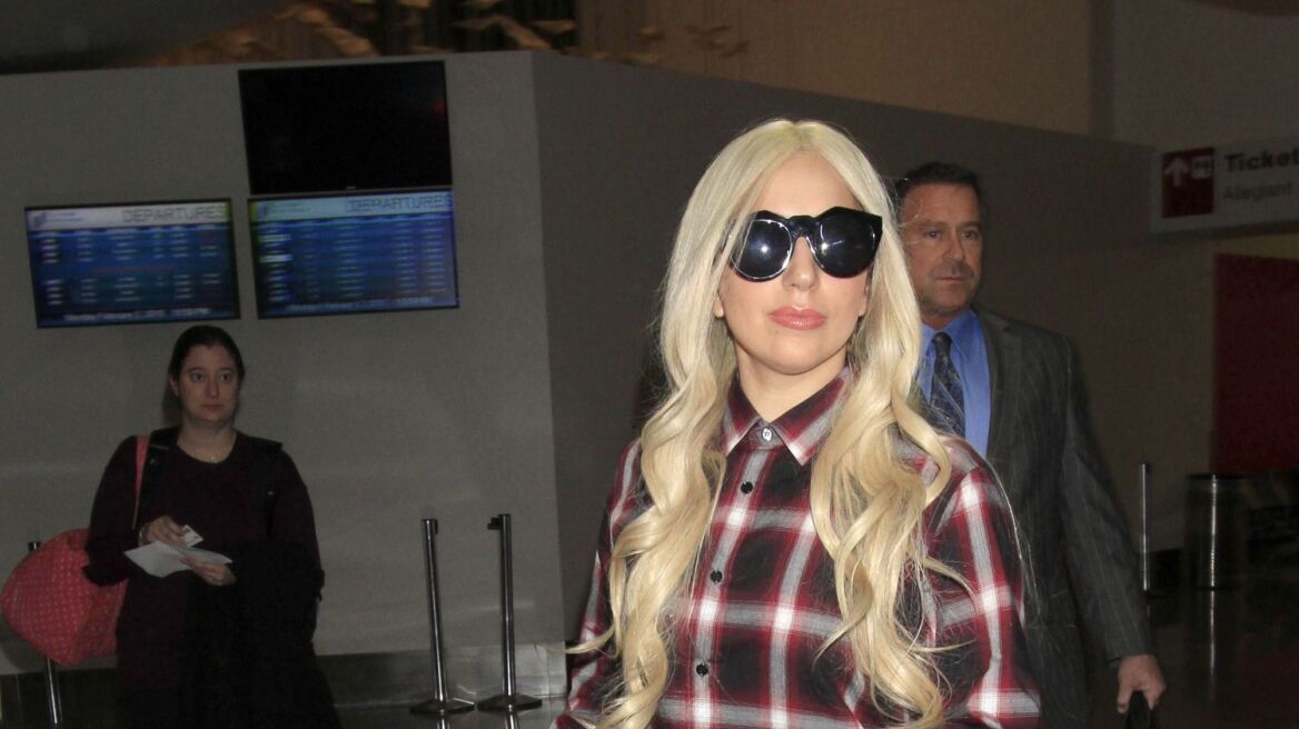 Lady Gaga: Μήπως ξέχασε κάτι να φορέσει;