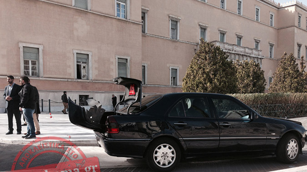 Βίντεο: Τροχαίο στη Βουλή με αυτοκίνητο του Πατριαρχείου Ιεροσολύμων 