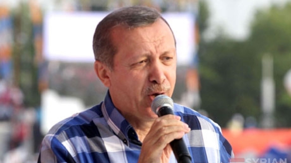 Τουρκία: Η αστυνομία συλλαμβάνει... αστυνομικούς και ο Ερντογάν τραγουδάει!