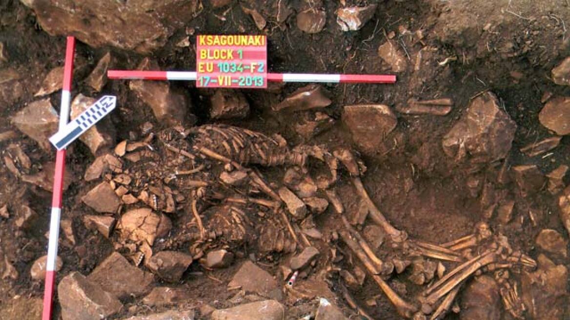 Αρχαιολόγοι ανακάλυψαν ζευγάρι που έμεινε αγκαλιασμένο για 5.900 χρόνια!