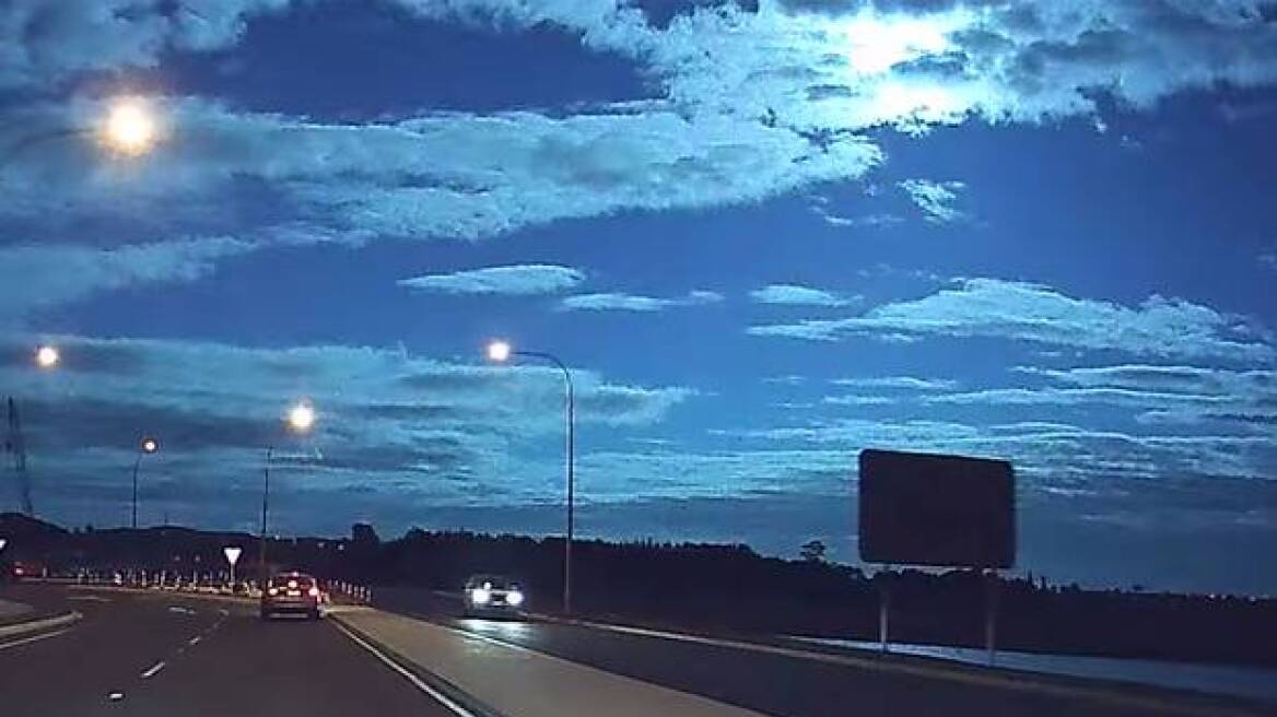 Βίντεο: Δείτε πώς φωτίζεται ο ουρανός της Ν. Ζηλανδίας από μετεωρίτη!