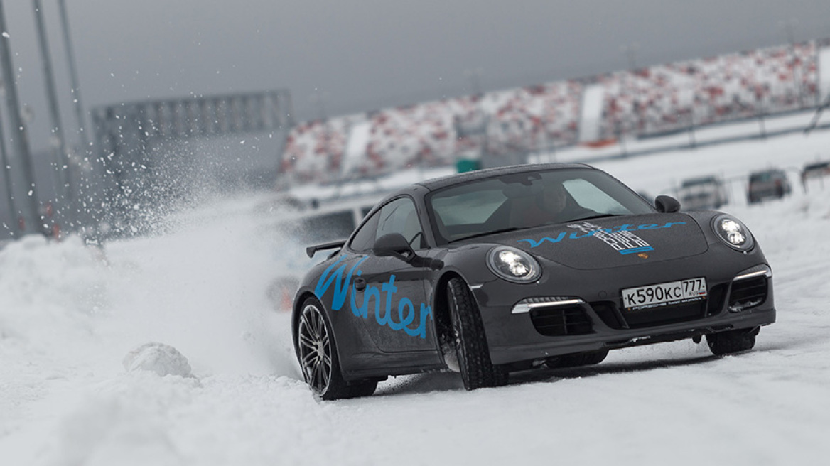 Ντριφτάροντας με Porsche στη χιονισμένη Μόσχα (vid)