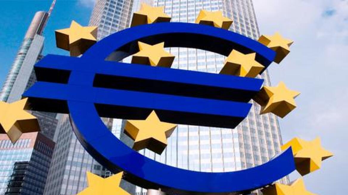 Reuters: «Προληπτική» λόγω των εκροών η αύξηση του ορίου του ELA στα 65 δισ. ευρώ