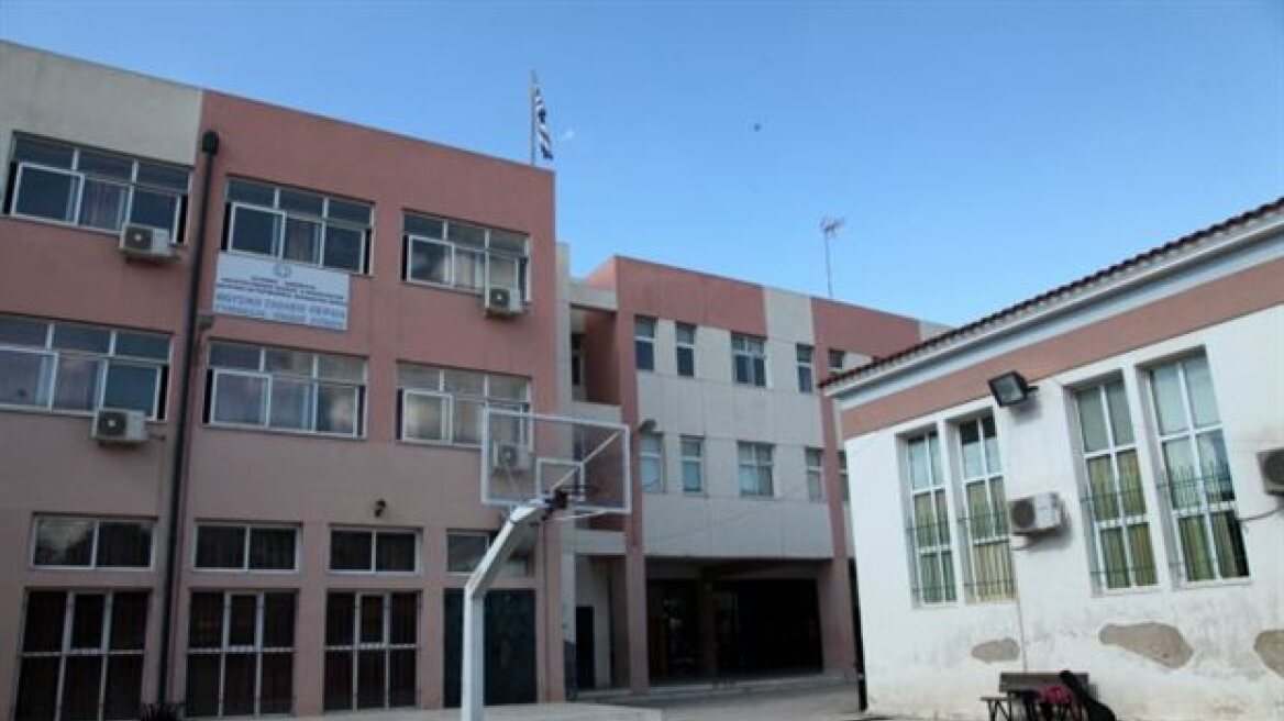 Πενθεί η Χαλκιδική για τον θάνατο δύο νέων στην άσφαλτο - Κλειστά σχολεία στην Αρναία 