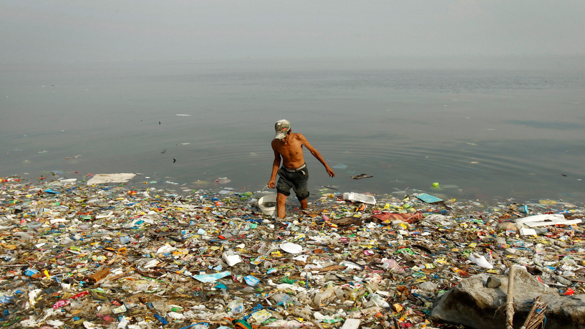 Αδιανόητο: Εκατομμύρια τόνοι πλαστικών σκουπιδιών καταλήγουν στους ωκεανούς