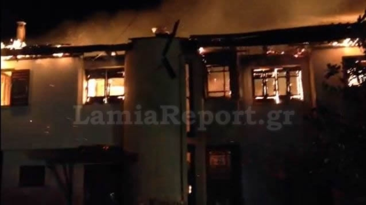 Κάηκε ολοσχερώς διώροφο σπίτι στην Φθιώτιδα (Βίντεο - Φώτο)