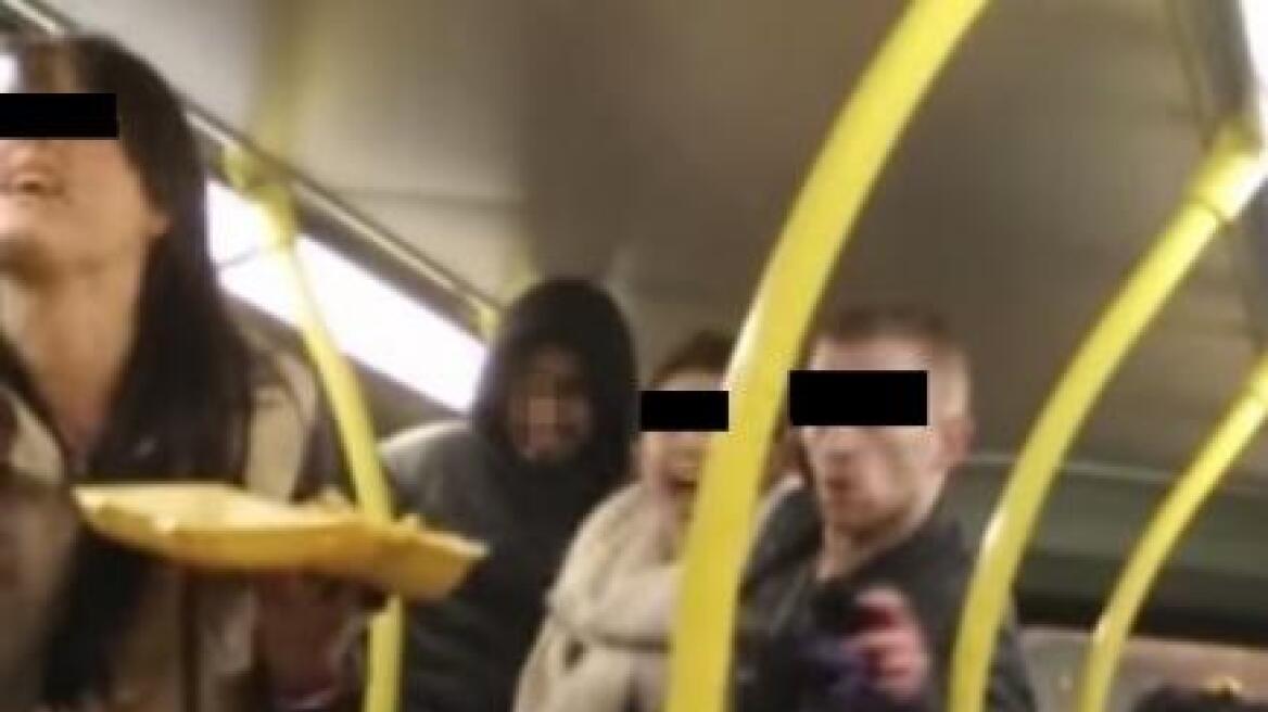 Βρετανία: Ρατσιστικό παραλήρημα από συμμορία μέσα σε λεωφορείο!